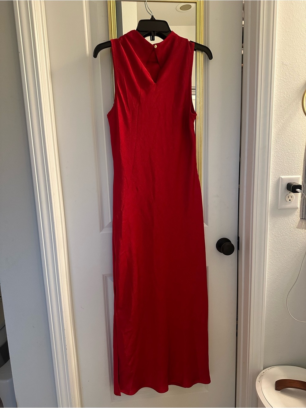 Sleeveless satin Red Midi Dress - Picture 5 of 5